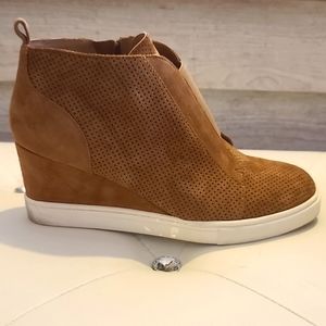 Gorgeous brown sued platform tennis shoes. Like new.